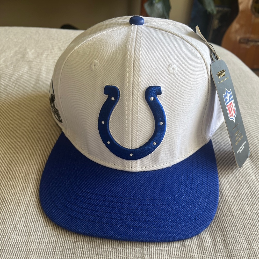 NFL white Colts hat, snap back, pro standard, new w/ tags